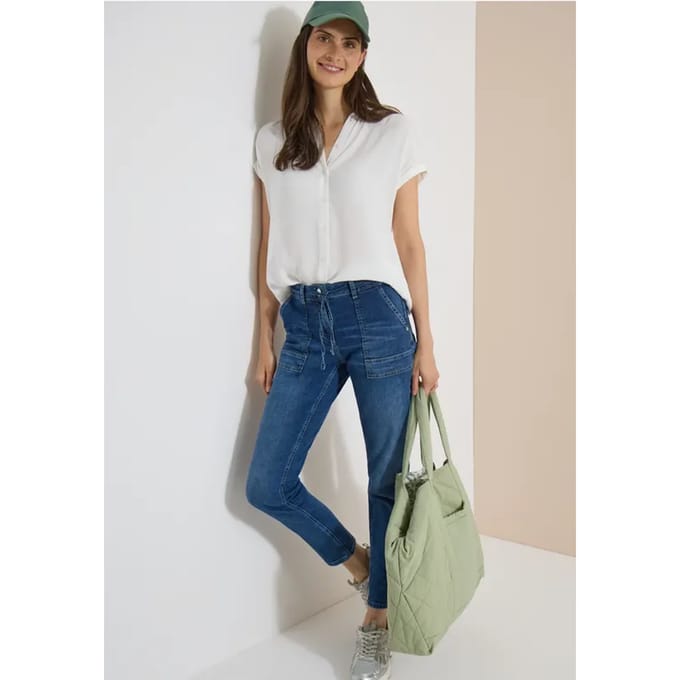 Jeans met Straight Leg pijpen en riemdetail