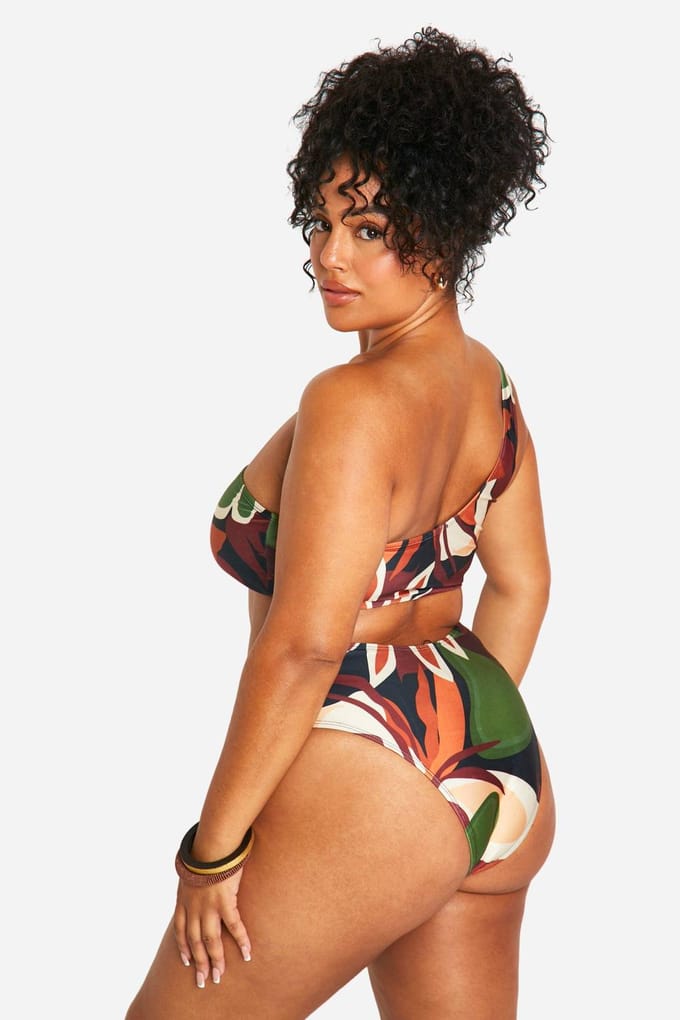 boohoo Dames Plus Tropical One-Shoulder Bikini | Maat: 56