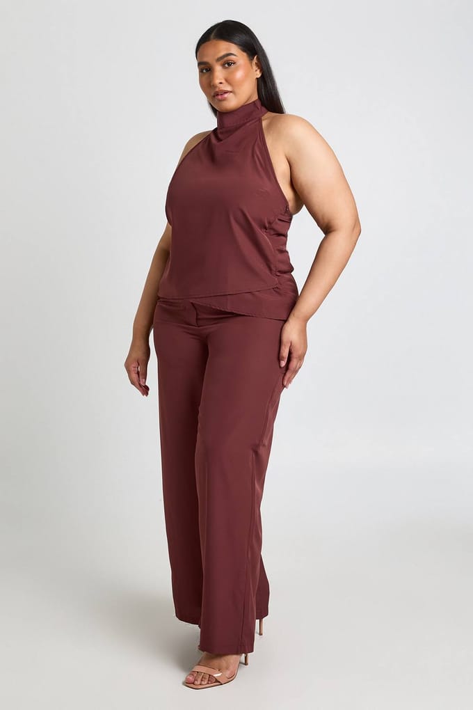 boohoo Dames Plus Crepe Haltertop En Wijde Broek Co-ord Set | Chocoladebruin | Maat: 52