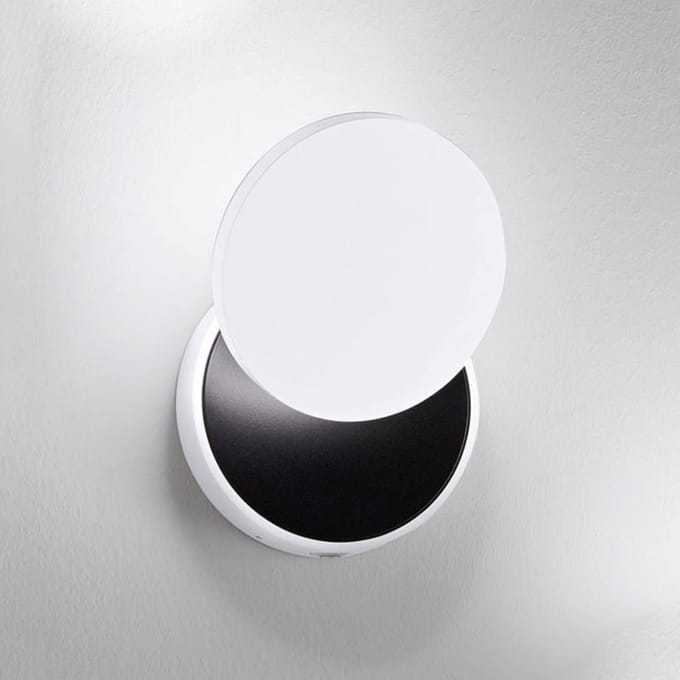 Fabas Luce LED wandlamp Ara met leesspot, wit-zwart