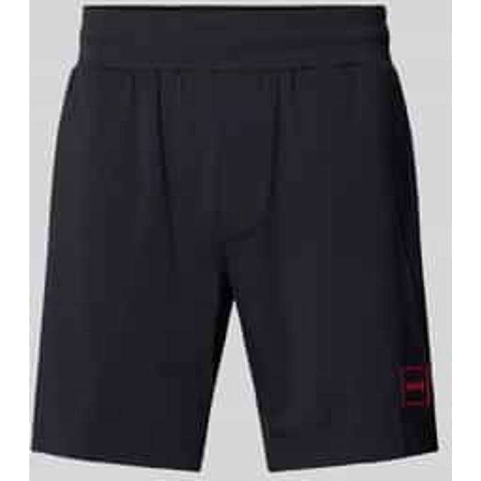 Korte regular fit broek met labeldetail, model 'Laze'