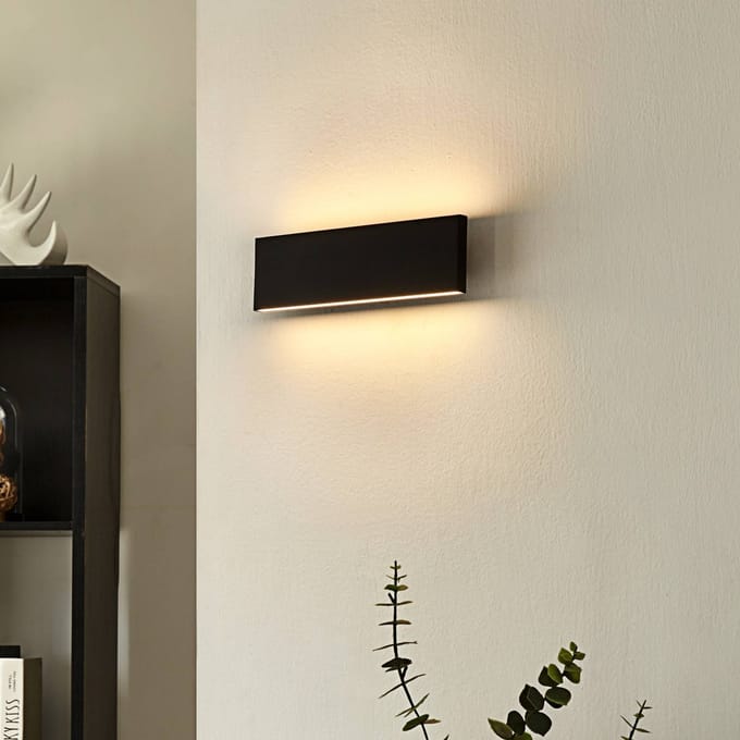 Lindby LED wandlamp Ignazia, 28cm, zwart, metaal, omhoog/omlaag
