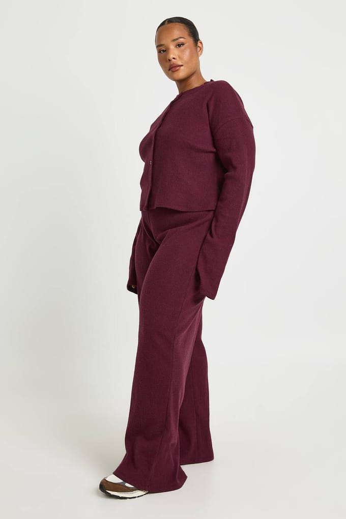 boohoo Dames Plus geribbelde wijde pijpbroek | Bordeaux Rood | Maat: 46