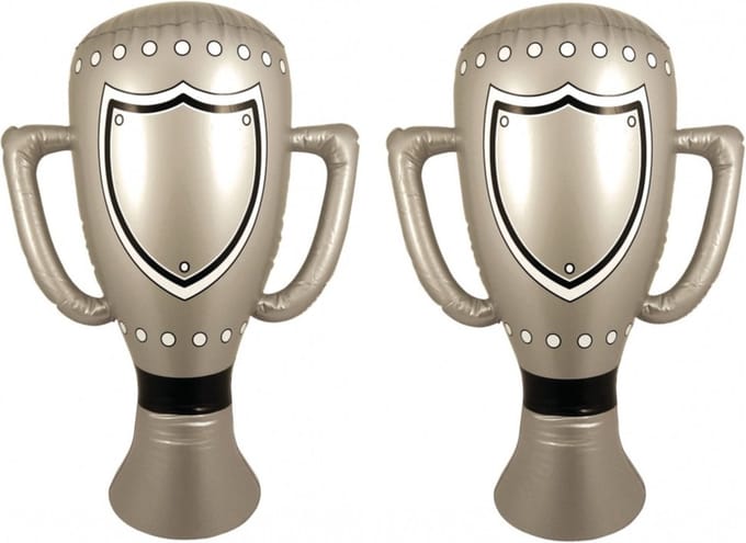 Opblaasbare winnaars trofee - 2x stuks - 60 cm - zilver - Feestartikelen voor supporters - bokaal