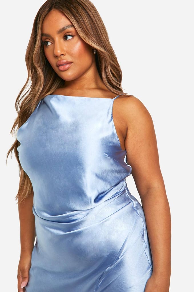 boohoo Dames Plus Bruidsmeisje Satijn Scheve Halslijn Maxi Jurk | Blauw | Maat: 54