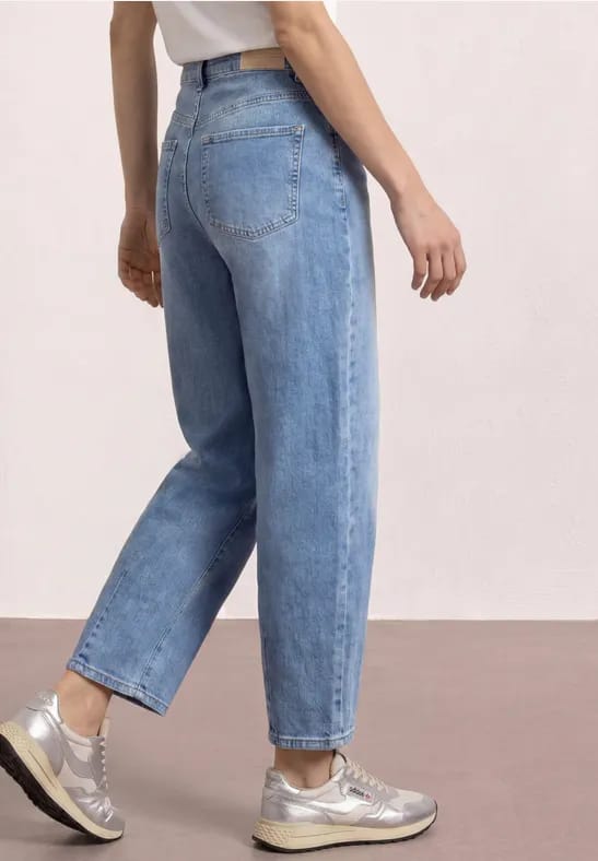 Barrel leg jeans in Loose Fit
