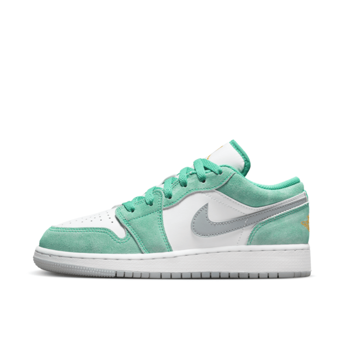 Jordan 1 Low New Emerald (GS) - Maat 35.5