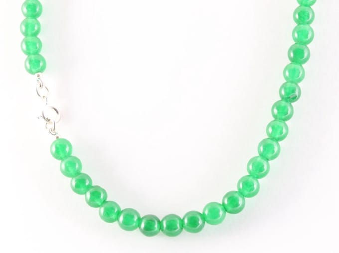 Collier van smaragd kralen en zilveren sluiting - lengte 47 cm