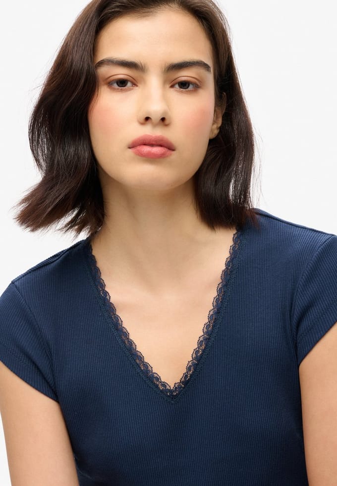 Superdry - Athletic Essentials top met V-hals en kanten rand - Dames - Tops