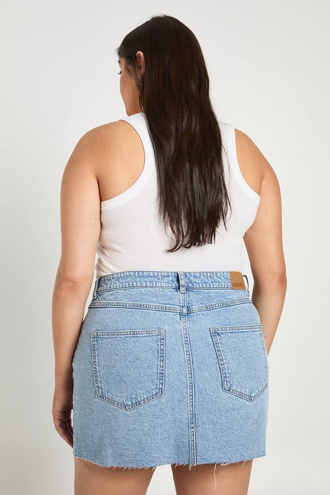 boohoo Dames Plus Denim Minirok | Licht Gebleekt | Maat: 56