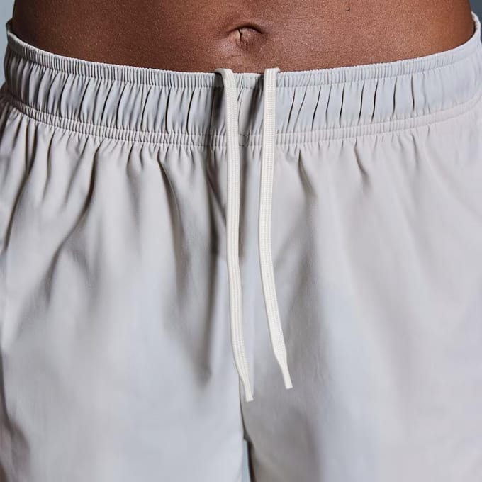On Core 5 Inch Shorts Dames Shorts Zand 1WF11050554 XS white