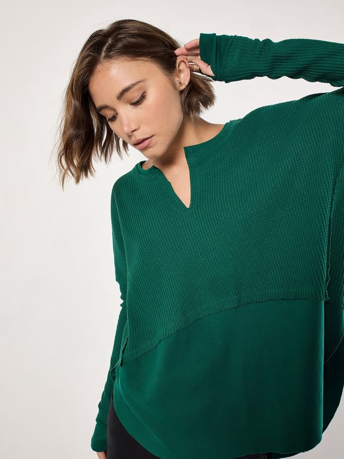 Top met laagjes van wafeljersey