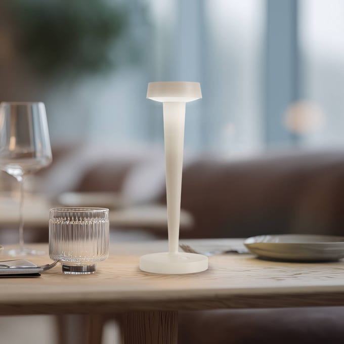 Lucande LED-batterijkaarsenhouder Lea, vaas, beige, 28 cm