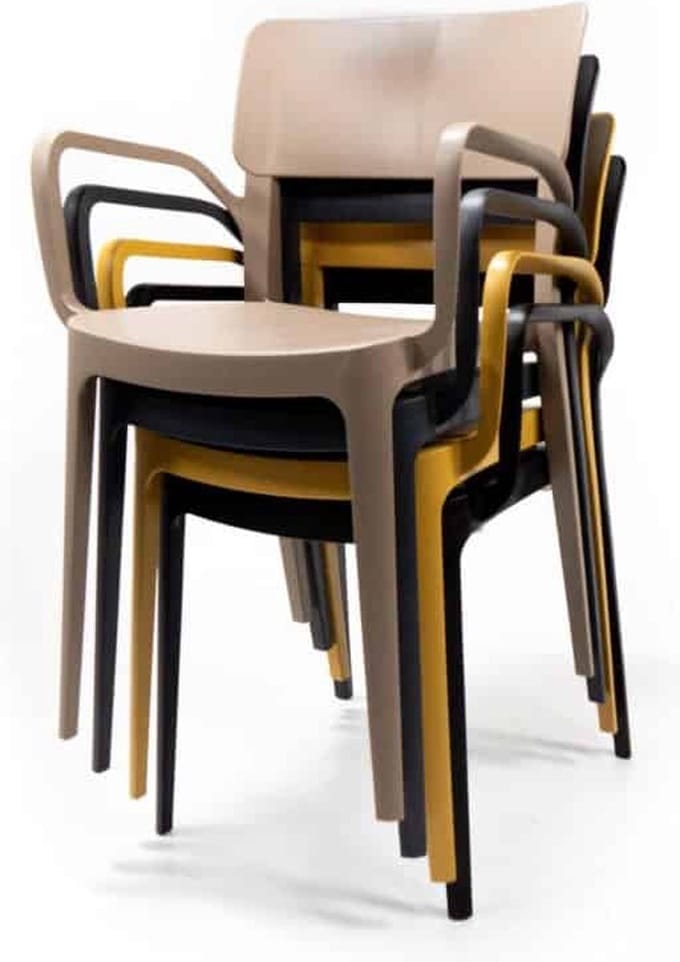 Stapelbare kantinestoel met armleggers 0102 Beige