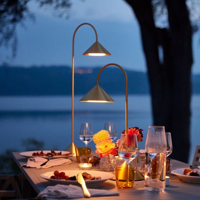 FRANDSEN LED tafellamp op batterijen Grasp, messingkleurig, hoogte 47 cm