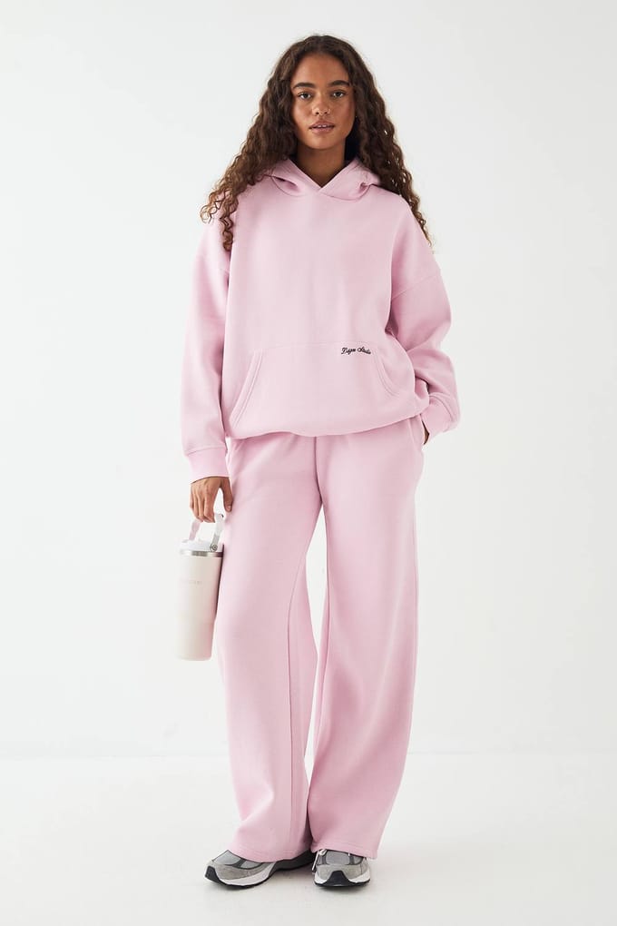 Dames DSGN Studio Script Geborduurd Trainingspak met Capuchon | Roze | Maat: Large