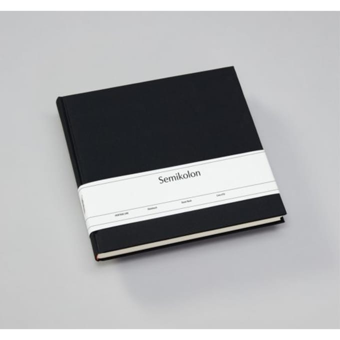 Semikolon gastenboek, formaat 25 x 23 cm., kleur zwart