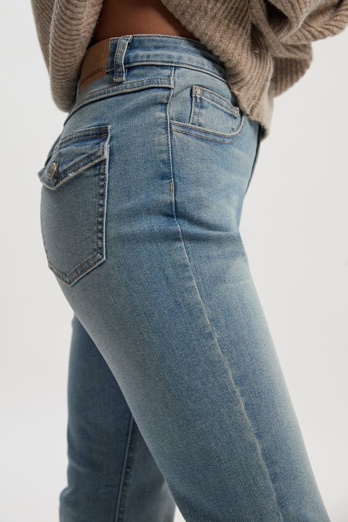 boohoo Dames Petite Mid Rise Y2K Bootcut jeans | Vintage Wash | Maat: 16