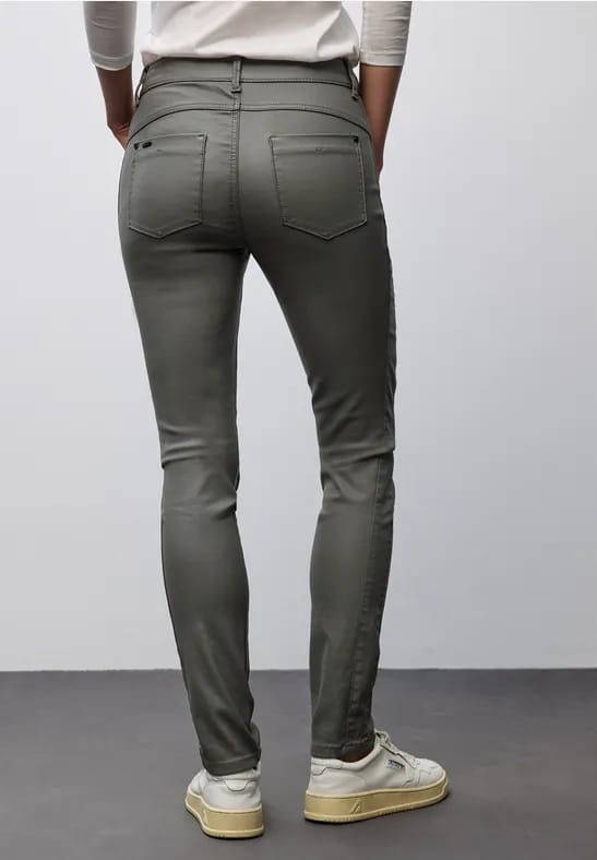 Slim Fit gecoate broek