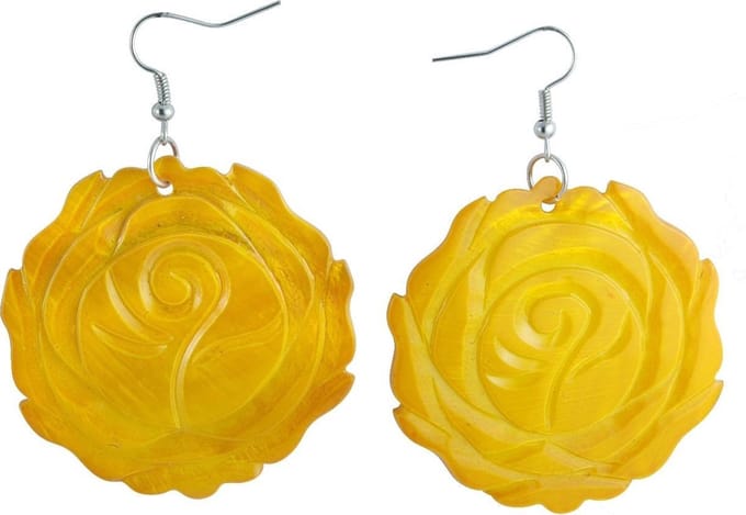 Behave Oorbel hanger 5cm lengte bewerkt met een bloemvormige schelp - roos