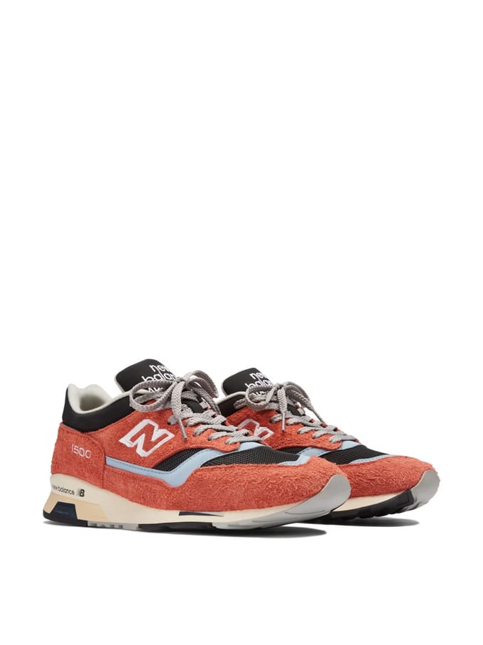 1500 stuks, gemaakt in het VK. Oranje Bloed sneakers.