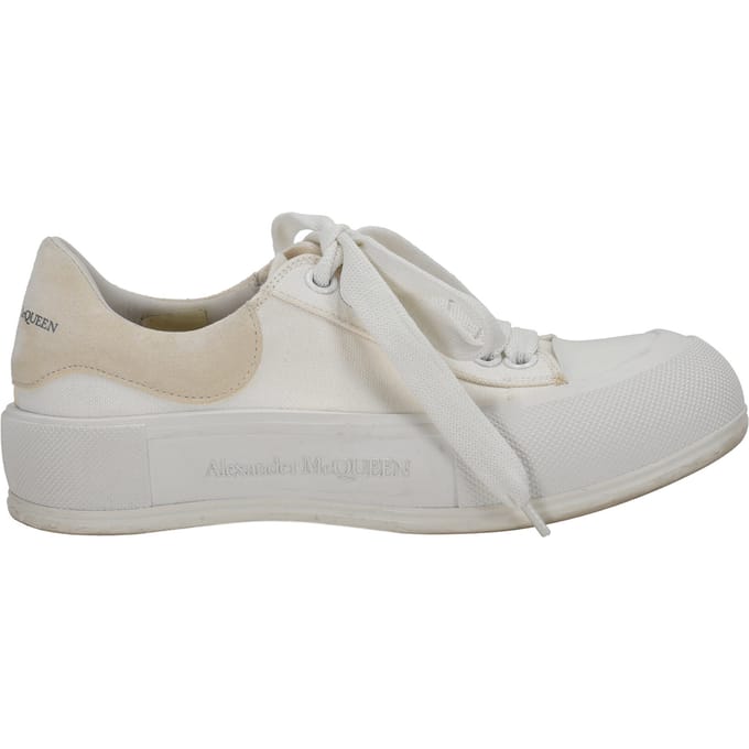Alexander McQueen Deck Skate Plimsoll Veter Sneakers in Witte Canvas