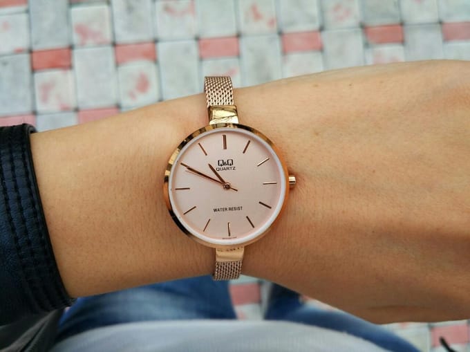 Q&Q prachtige dames horloge rosékleurig QA15J020Y