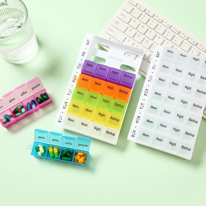 Stofdichte gescheiden pillenorganizer, pillendoosje, medicijnopslagdispenser veelkleurig