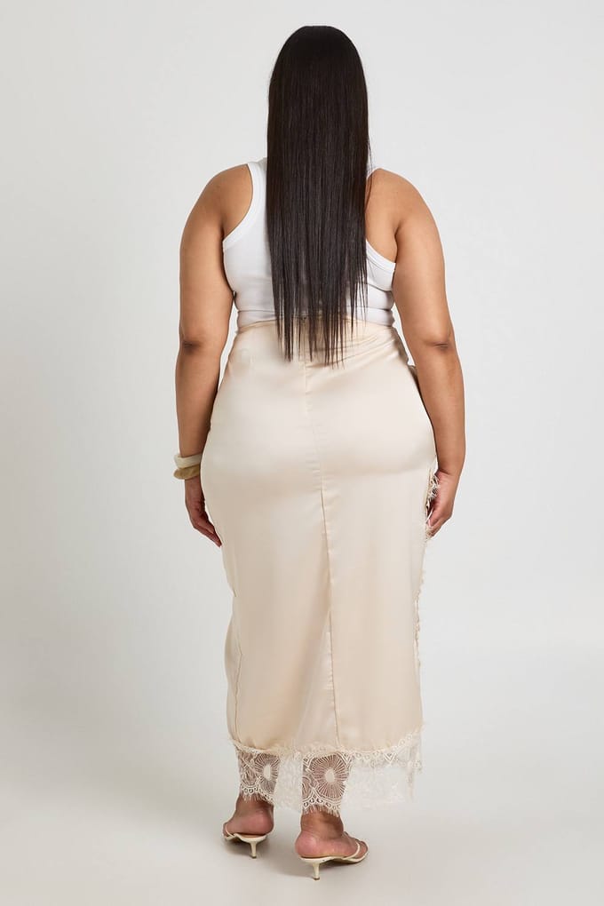 boohoo Dames Plus Satijnen Midaxi Rok Met Kanten Afwerking | Ivory | Maat: 28
