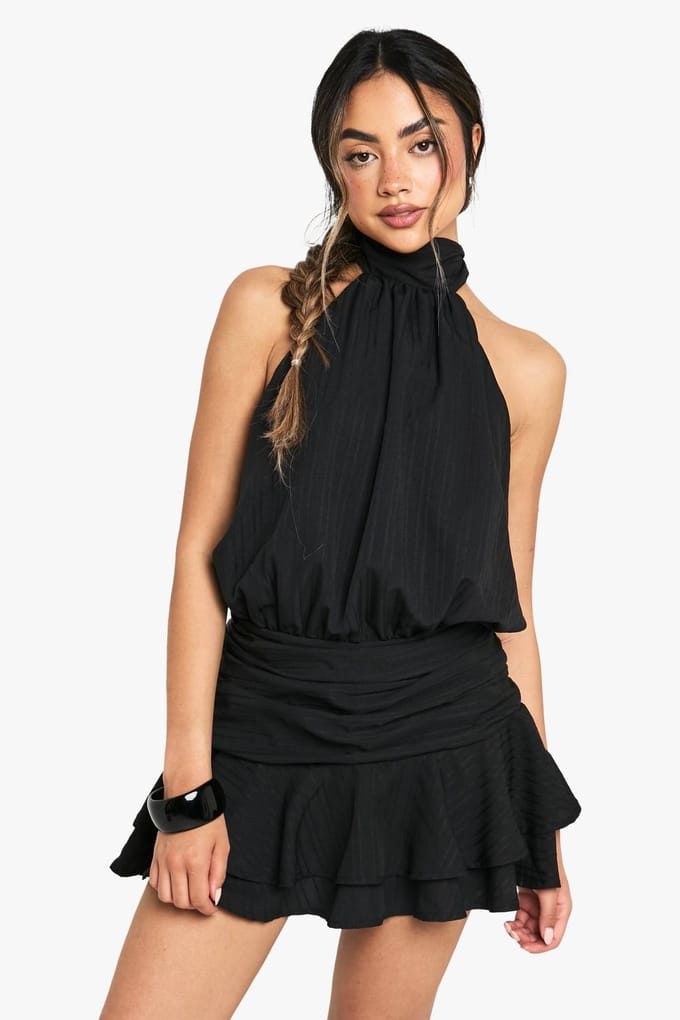 boohoo Dames Getextureerde gerafelde frillrok halterneck mini-jurk | Zwart | Maat: 40