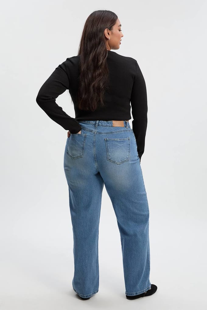 boohoo Dames Plus Basic Straight Leg Jeans | Light Wash | Maat: 26/30L