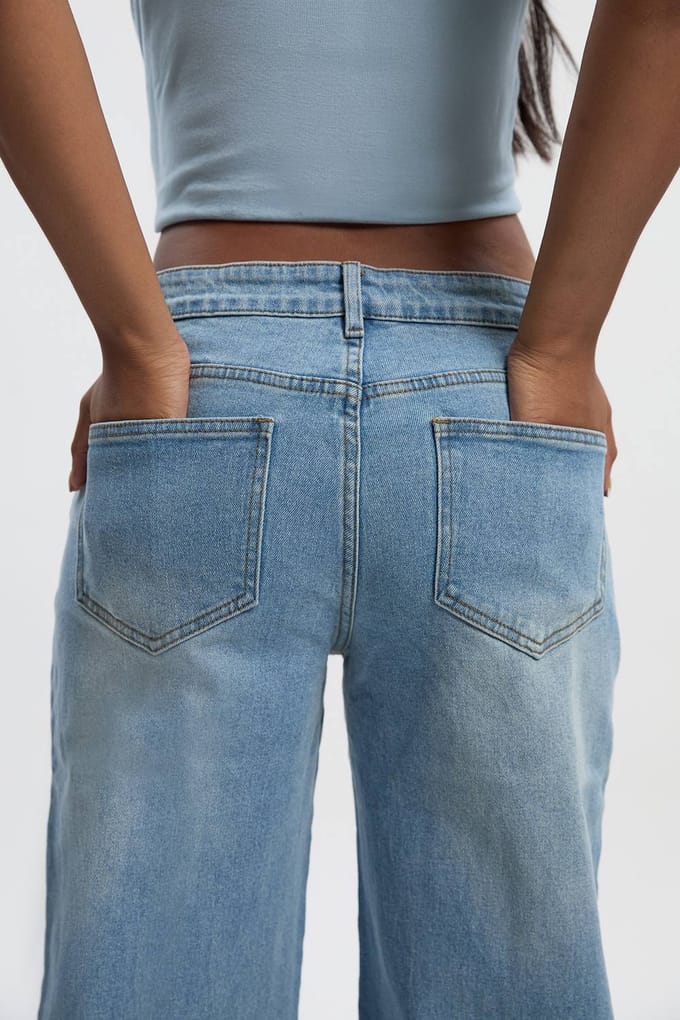 Dames Boohoo Basics Rechtgetrokken Jeans in Lichtblauw | Maat: 10/32L