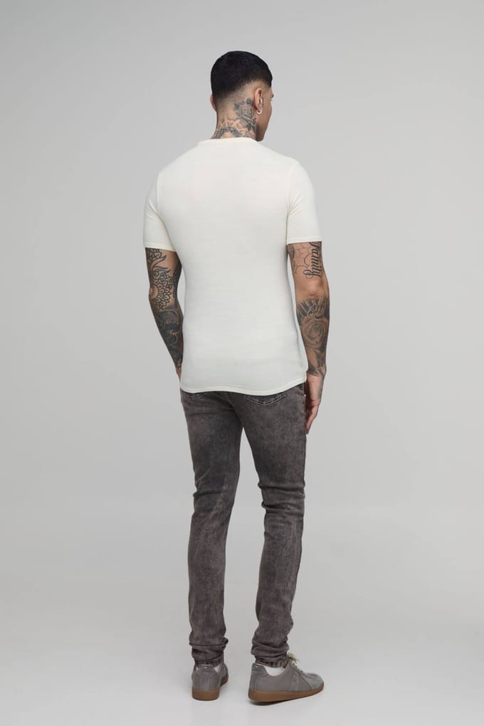 Lang Getailleerd Gebreid T-shirt Met Zachte Touch En Muscle Fit | Ecru | Size Medium