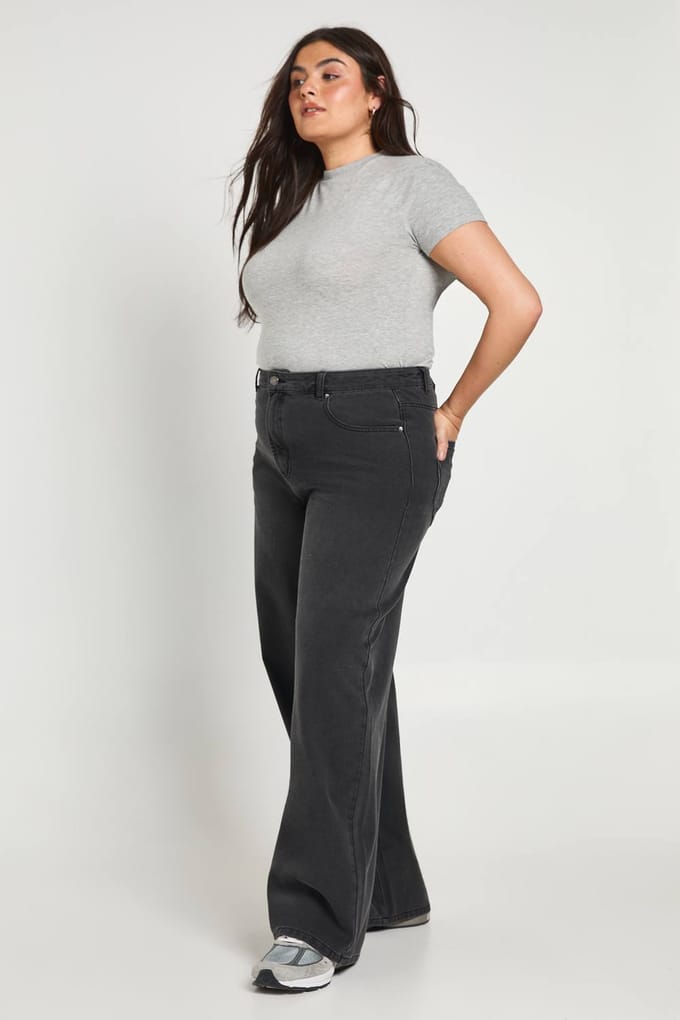 boohoo Dames Plus Jeans Met Getailleerde Taille En Verstelbare Pasvorm | Washed Black | Maat: 44
