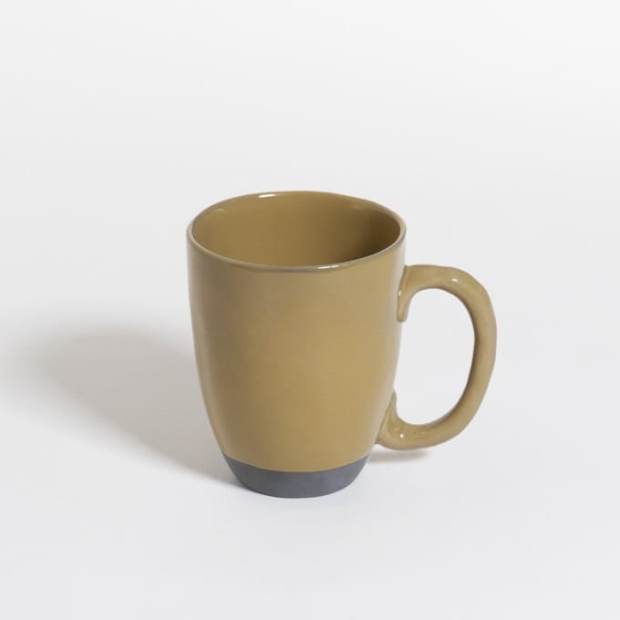 The Table | Atelier - Mok met Oor - Curry - Bruin - beker - koffiebeker - theebeker - handgemaakt - 290 ml