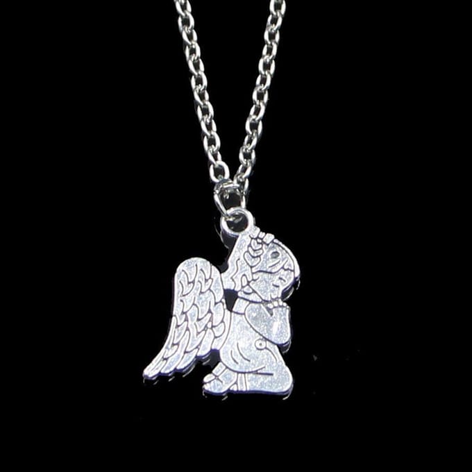 Ketting met hanger beschermengel zilverkleur.
