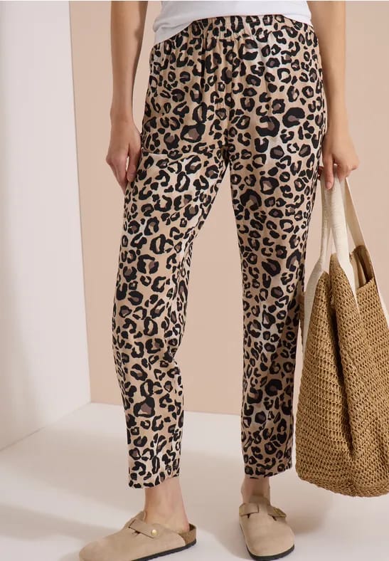 Slim Leg-broek met Loose Fit-pasvorm en luipaardprint