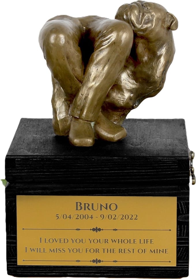 Handgemaakte urn Bulldog met hondensculptuur en gravure