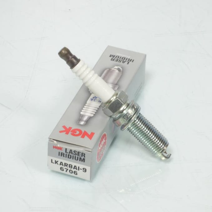 Bougie d'allumage NGK pour Moto Husaberg 565 FE Après 2009 Neuf