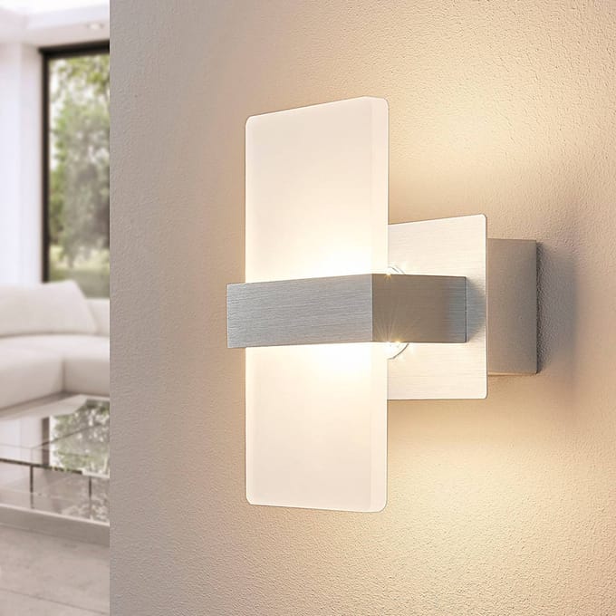 Lindby LED wandlamp Yorick, 18 cm, aluminium/wit met schakelaar