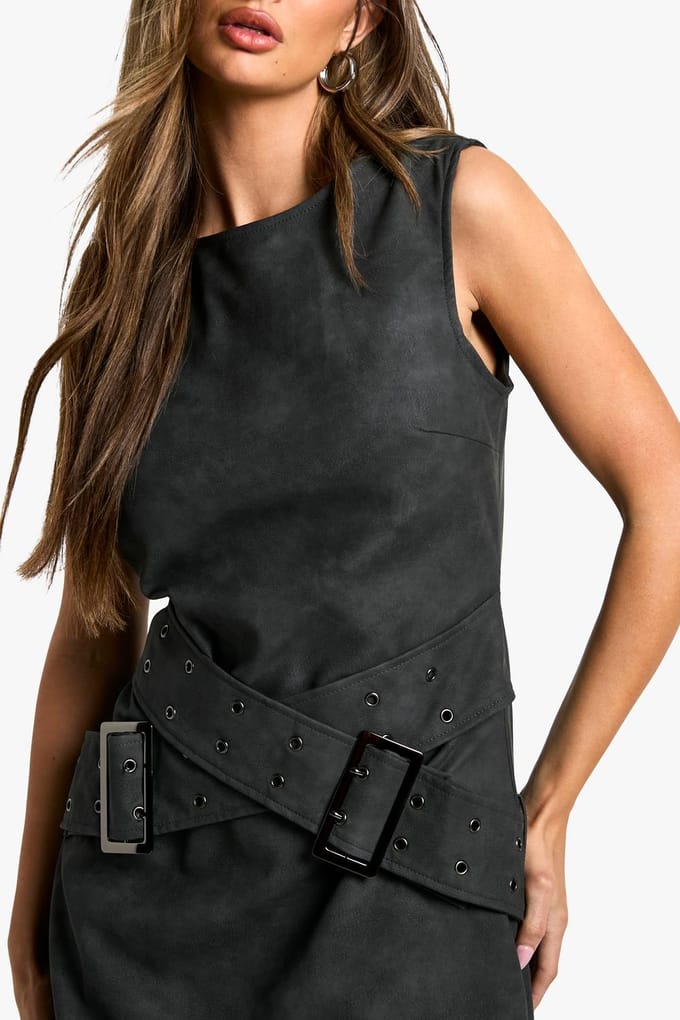 boohoo Dames Nep leren mini-jurk met dubbele riem | Washed Black | Maat: 34