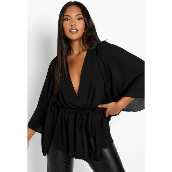 boohoo Dames Plus Angel Sleeve Wrap Peplum Blouse | Zwart | Maat: 52