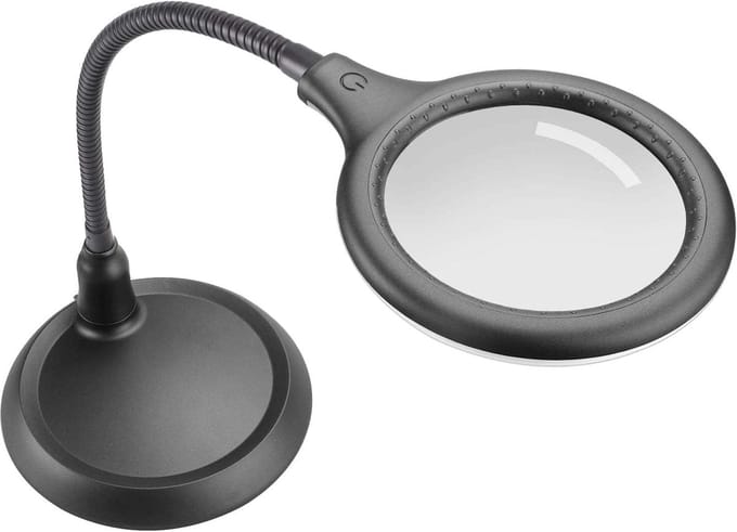 Vergrootglas op standaard
