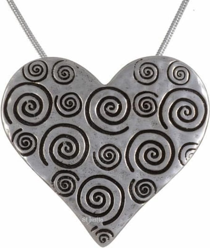 Swirls hart hanger