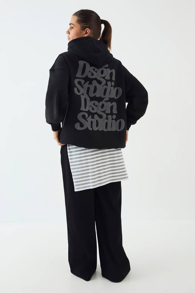 Dames DSGN Studio Puff Print Slogan Oversized Hoodie | Zwart | Maat: Medium
