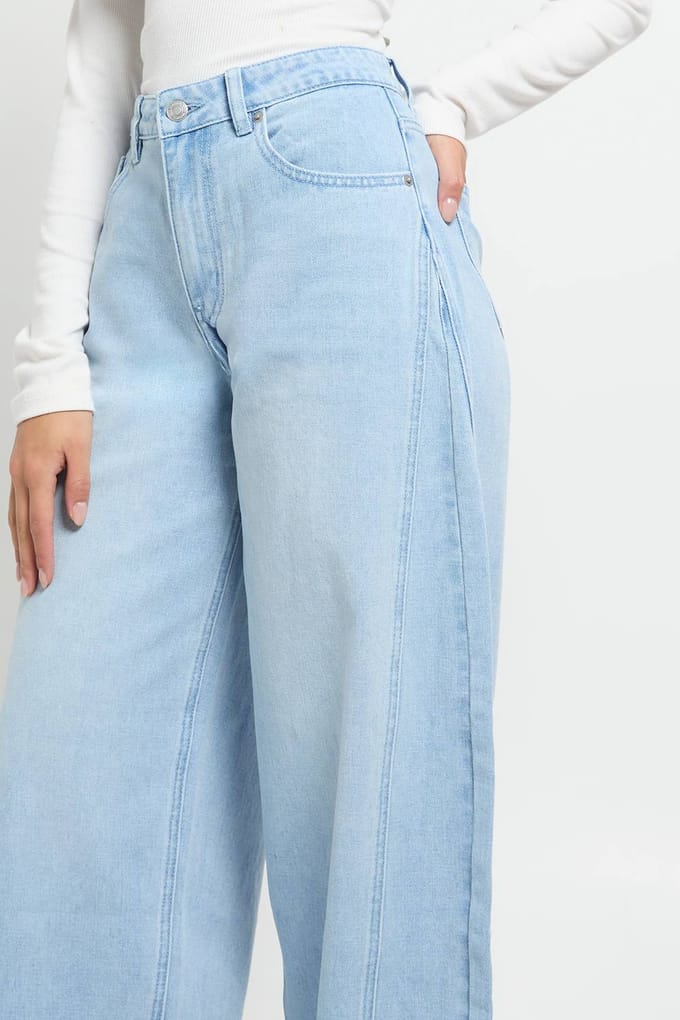 boohoo Dames Midden taille gedraaide stiknaad barrel-leg jeans | Gebleekt | Maat: 44