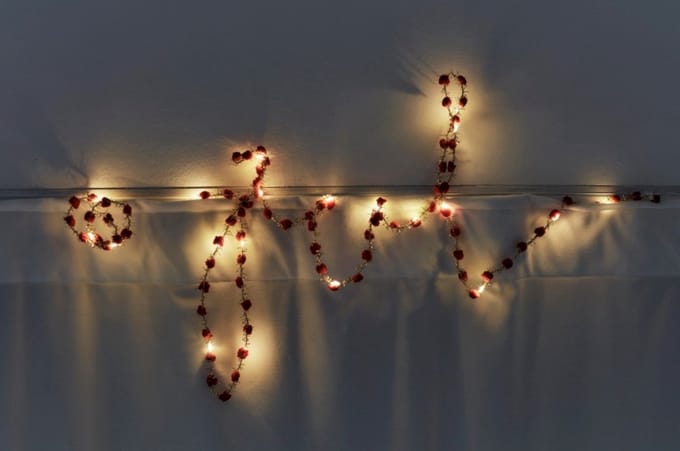 Sirius Ina lichtsnoer Kerstverlichting pompom - 20 LED lampjes - 2 meter + 30 cm - Rood - Goud