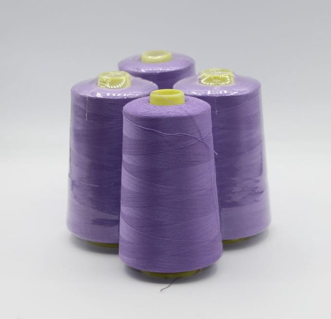 Polyester Overlockgaren – 4 Cones × 4500 m – Totaal 18.000 m – Paars 195