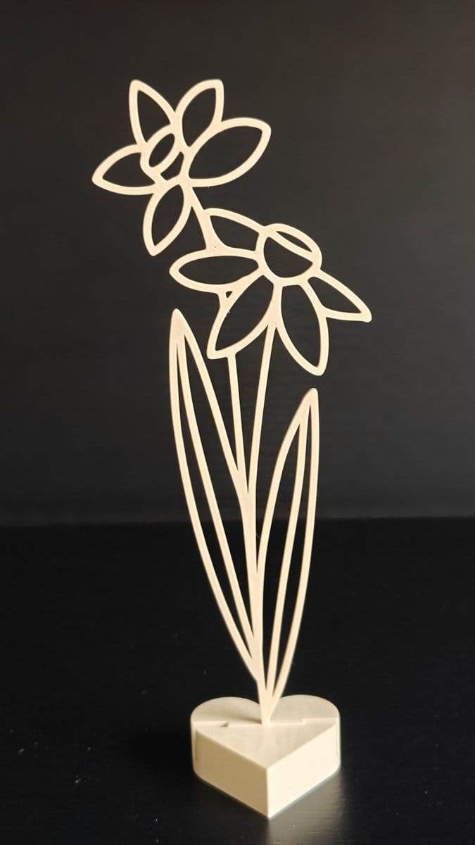 Geboortebloem December – Kerstroos | Levensbloem beige op hartvormige standaard (22 cm)