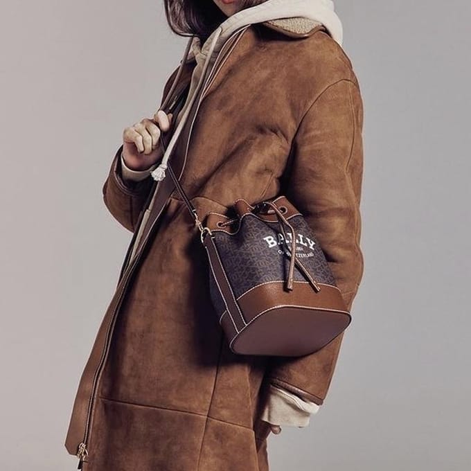 Bally Cleoh Sac Seau Vintage à Cordon Monogramme Sac Bandoulière Femme Marron 6301643 Basic Set (Bag+Dust Bag) gray